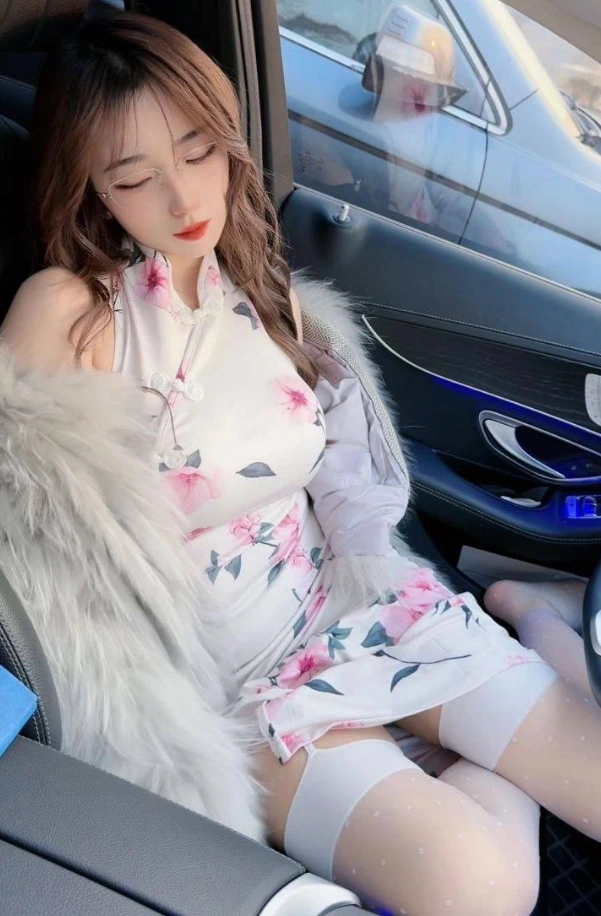 小团嫂 微密圈微博coser定制写真资源合集下载