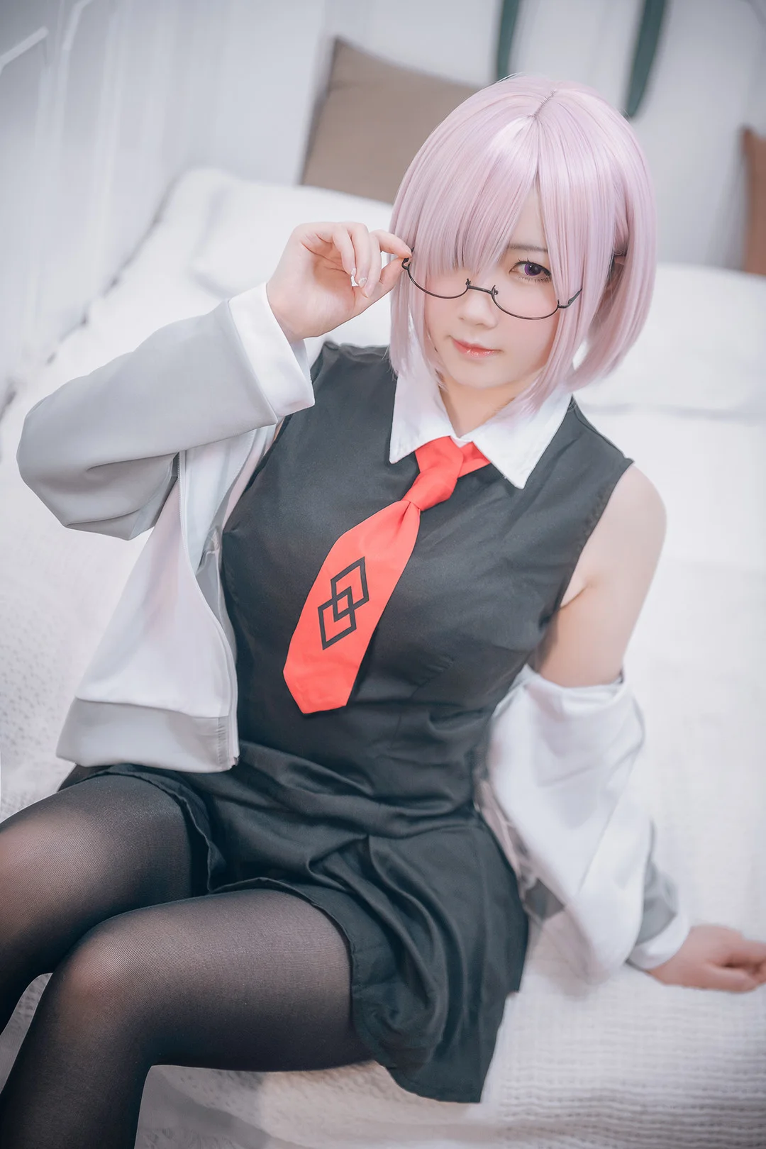 是本末末 Cosplay最新写真作品图集下载
