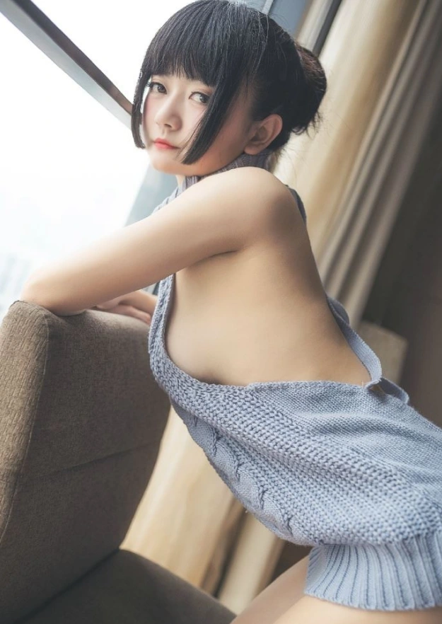 婴紫-炸毛总裁不艹粉 Cosplay私密反差写真图包合集下载