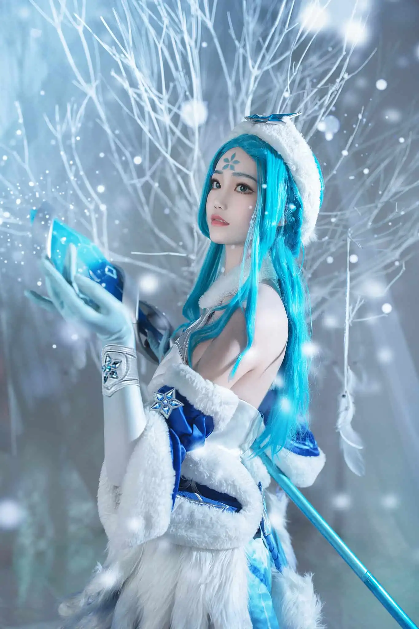 戚顾儿 Cosplay纯欲美女写真资源合集下载