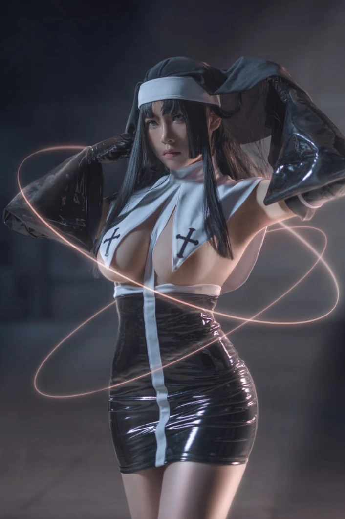 uki雨季 性感Cosplay最新写真作品图集