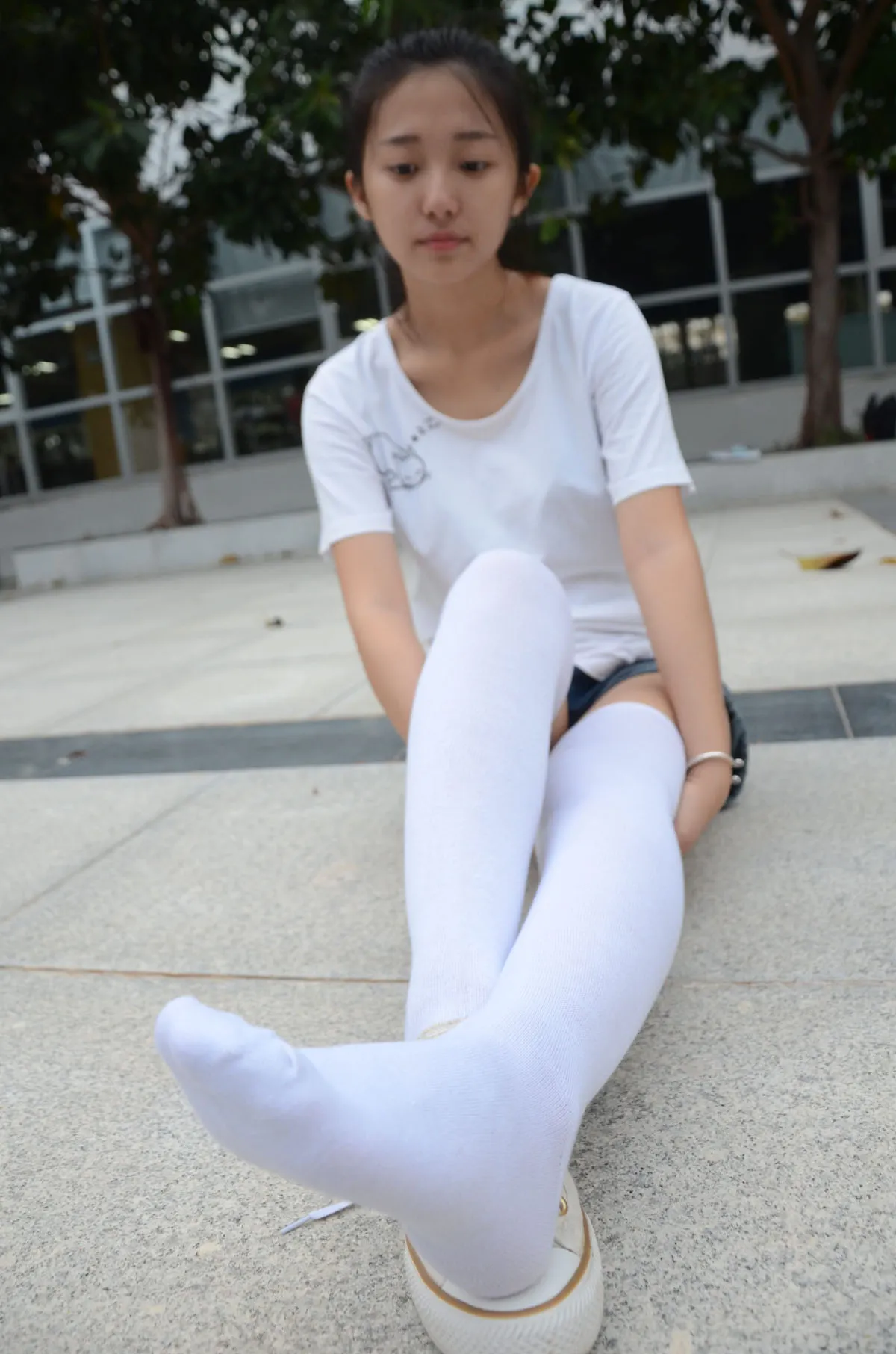 战前女神 真实系恋足系列高清美图写真合集下载