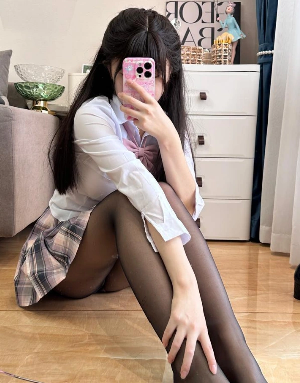 汐娜 铁粉空间丝袜美女图片写真合集下载