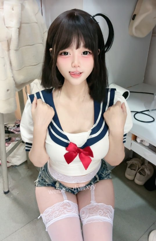 小雲 微密圈美女写真图包合集下载